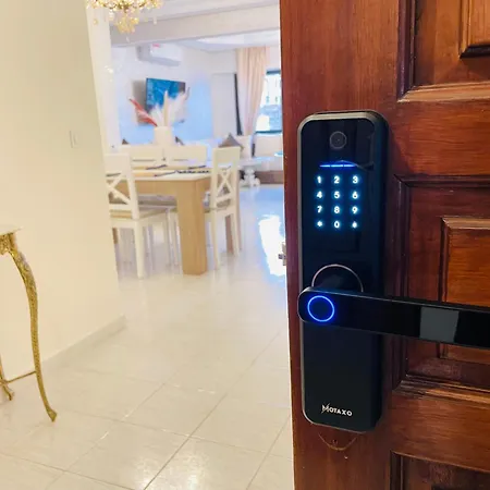 Appartement Charmant Au Coeur De Tanger Avec Vue Sur La Mer, Cosy Balcon, 2 Salles De Bain, Wifi, Ac, Iptv Exterior photo